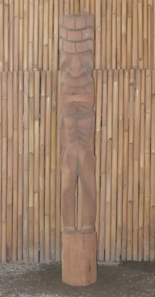 Artikelbild 1 des Artikels “Tiki-Statue im polynesischen Stil - aus Kokospalme Tiki-Statue aus Kokosnussholz ca. 18-28 cm Durchmesser ca. 200 cm Höhe Modell 40 Ganzkörper “